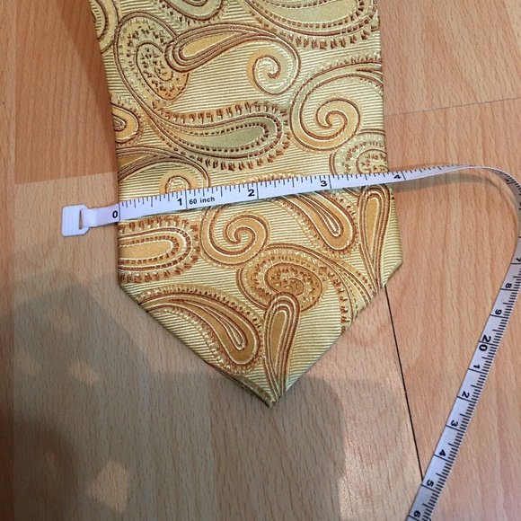 Adolfo Gold 100% Silk w/Tan Paisley Men’s Tie EUC - Picture 2 of 5